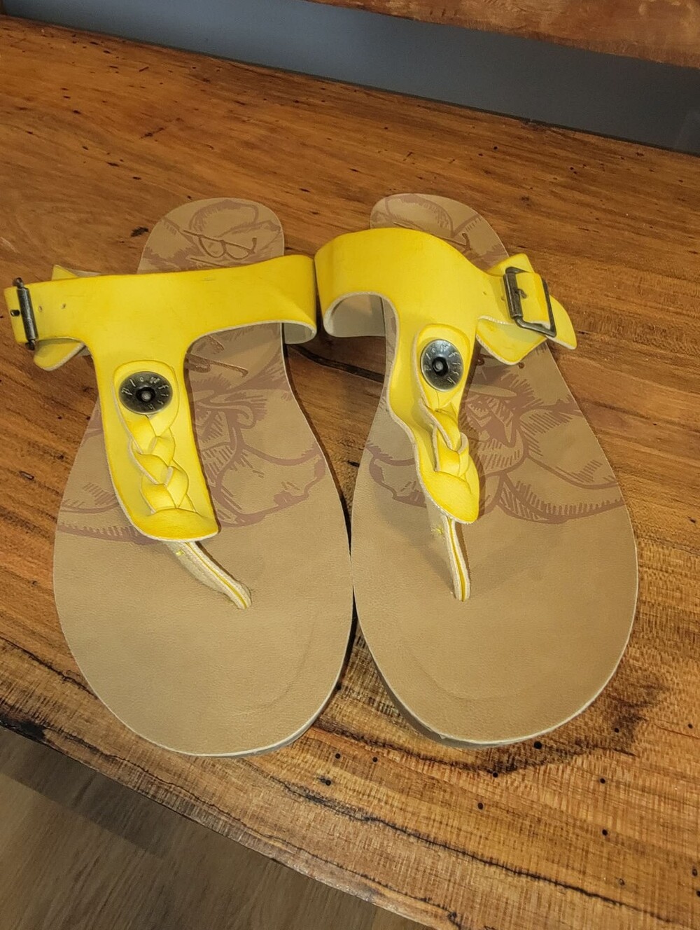 Blowfish Malibu Size 9 Yellow Faux Leather Braided T-Strap Sandals